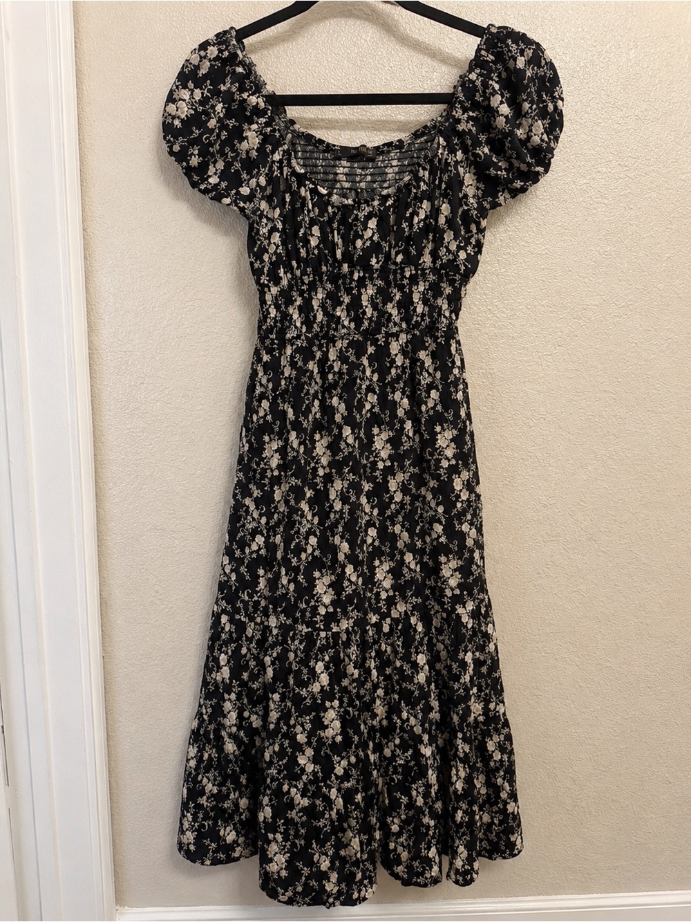 Black Floral Puff-Sleeve Midi Dress